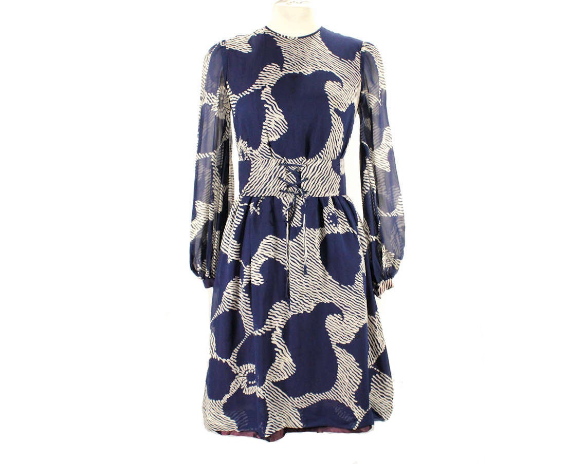 Size 6 Couture Quality Dress - Navy Blue & White Mod Floral 60s Silk C Vintage Vixen Clothing Size 6 Couture Quality Dress - Navy Blue & White Mod Floral 60s Silk C Vintage Vixen Clothing