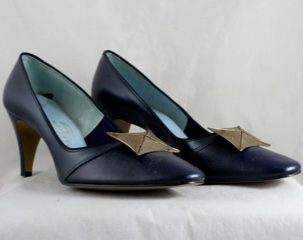 Size 8 Shoes - 1950s Navy Shoes with Asian Pagoda Style Gold Metal Detail - B Width Shoe - 8B Dark Blue Heels - Cotillion NOS Deadstock