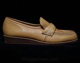 Size 6 M Leather Loafers - Never Worn - 1960s Tan Shoes - Hipster 60s Mod Style - Top Stitched - Novelty Print Lining - Deadstock - 44207