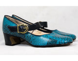 Size 6 Turquoise Shoes - Mod 1960s Faux Snake Skin Pumps with Navy Blue Strap - Terrific Teal Snakeskin Vinyl - 6B - 60s NOS Deadstock