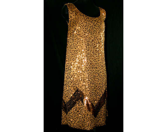 Size 12 Flapper Style Dress - 1920s Look Bronze Metallic Sequin Cockta Vintage Vixen Clothing Size 12 Flapper Style Dress - 1920s Look Bronze Metallic Sequin Cockta Vintage Vixen Clothing