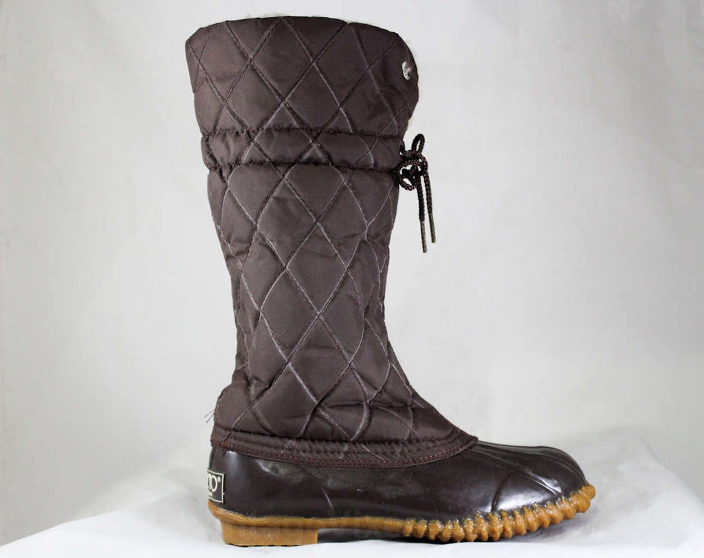 Size 6 Preppy Boots - Brown 60s Quilted Nylon with Rubber Soles & Faux Fur Lining - Chocolate 1960s Sporto Brand Shoes - NOS Deadstock
