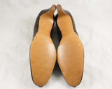 Never Worn Size 9 1960s Shoes - Beautiful Cocoa Brown Leather Pumps - Quilted Top Stitching - 2.5 Inch Heel - 60s Deadstock - 9AA - 47689-1