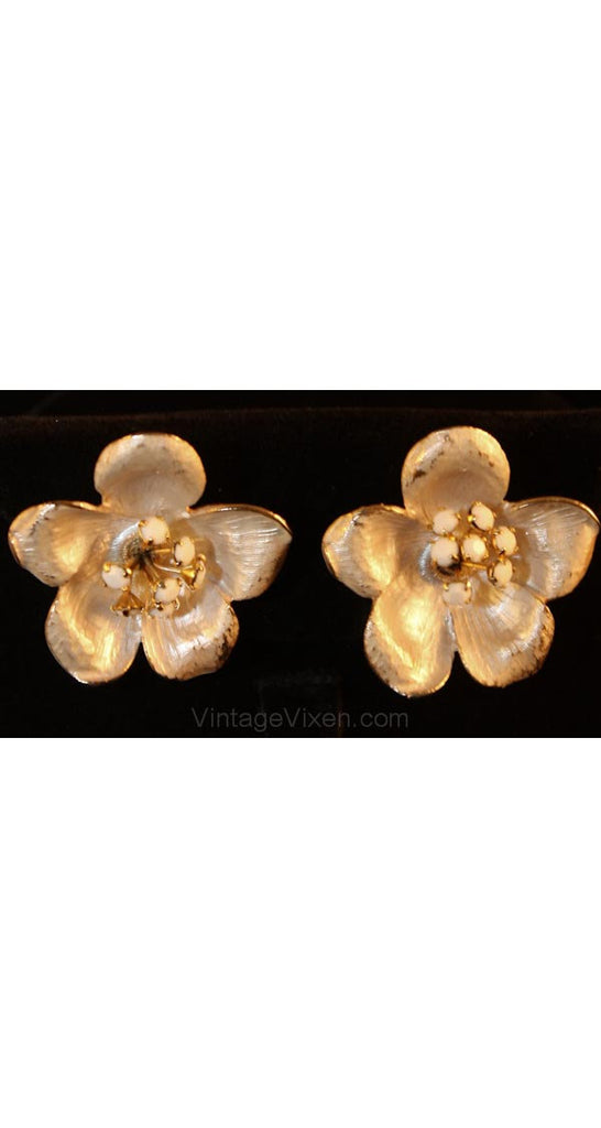 White Metal Flower Earrings - Spring Summer 1950s Jewelry - Rhinestone Stamens - Clip On - Mint Condition - Pretty 50s Clips - 34688