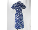 Size 14 1960s Dress - Blue Paisley Atomic Novelty Print - 60s Short Sleeve Sheath - Zip Front - Kitsch Housewife Chic - Bust 41 - 47311