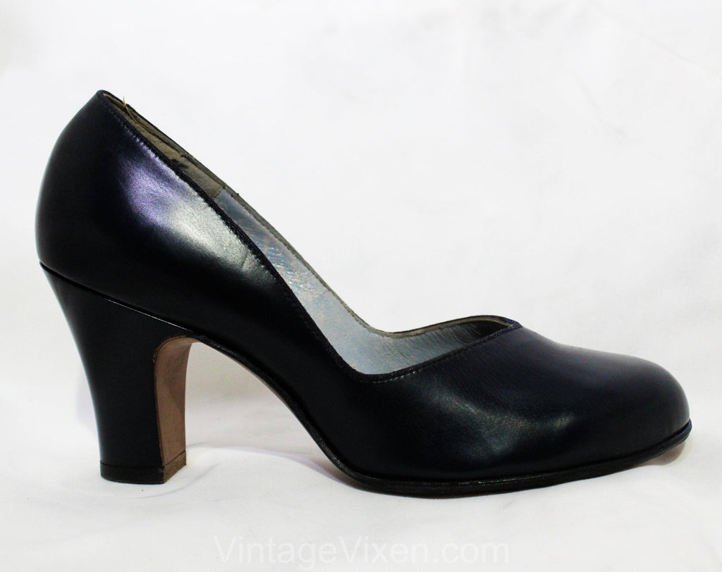 Size 5 1940s Navy Shoes - Unworn Dark Blue Fine Leather Pumps - 40s Snub Toe Heels - WWII Era NOS Deadstock - Classic Pin Up Glamour Girl