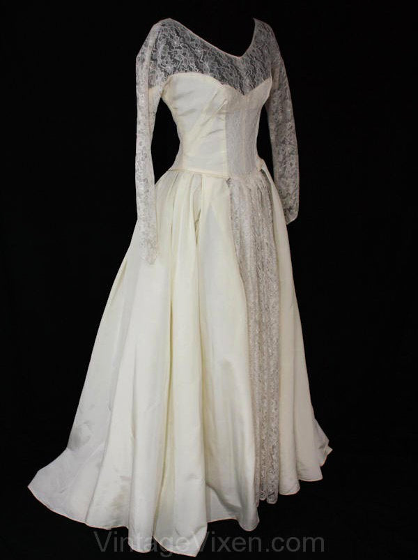 Size 4 Wedding Dress - 1950s Princess Inspired Taffeta & Lace Bridal G Vintage Vixen Clothing Size 4 Wedding Dress - 1950s Princess Inspired Taffeta & Lace Bridal G Vintage Vixen Clothing
