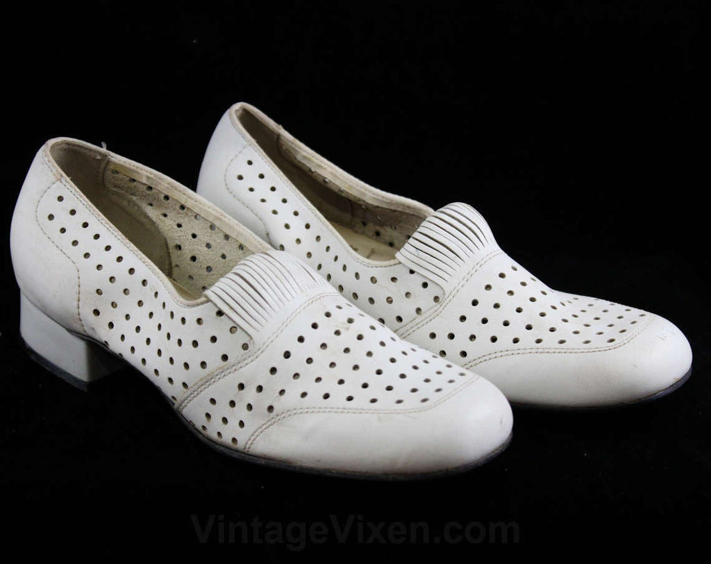 Never Worn Size 6 M 1960s Shoes - White Polka Dot Perforated Pumps - Deco 20s Inspired Style - Dotted Leather - Mod 60s Deadstock - 6M
