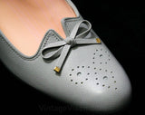 Size 6 Grey Shoes - 1960s Style Light Gray Secretary Pumps - Fine Leather - C Wide Width Office Heels - NOS Deadstock - 1980s With 60s Look