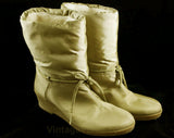 Size 9 Apres Ski Boots - Shimmery Golden Tan Canvas - Faux Fur Lining - Wedge Sole - Ankle Tie - Fall - Winter 80s Deadstock Ladies Shoes