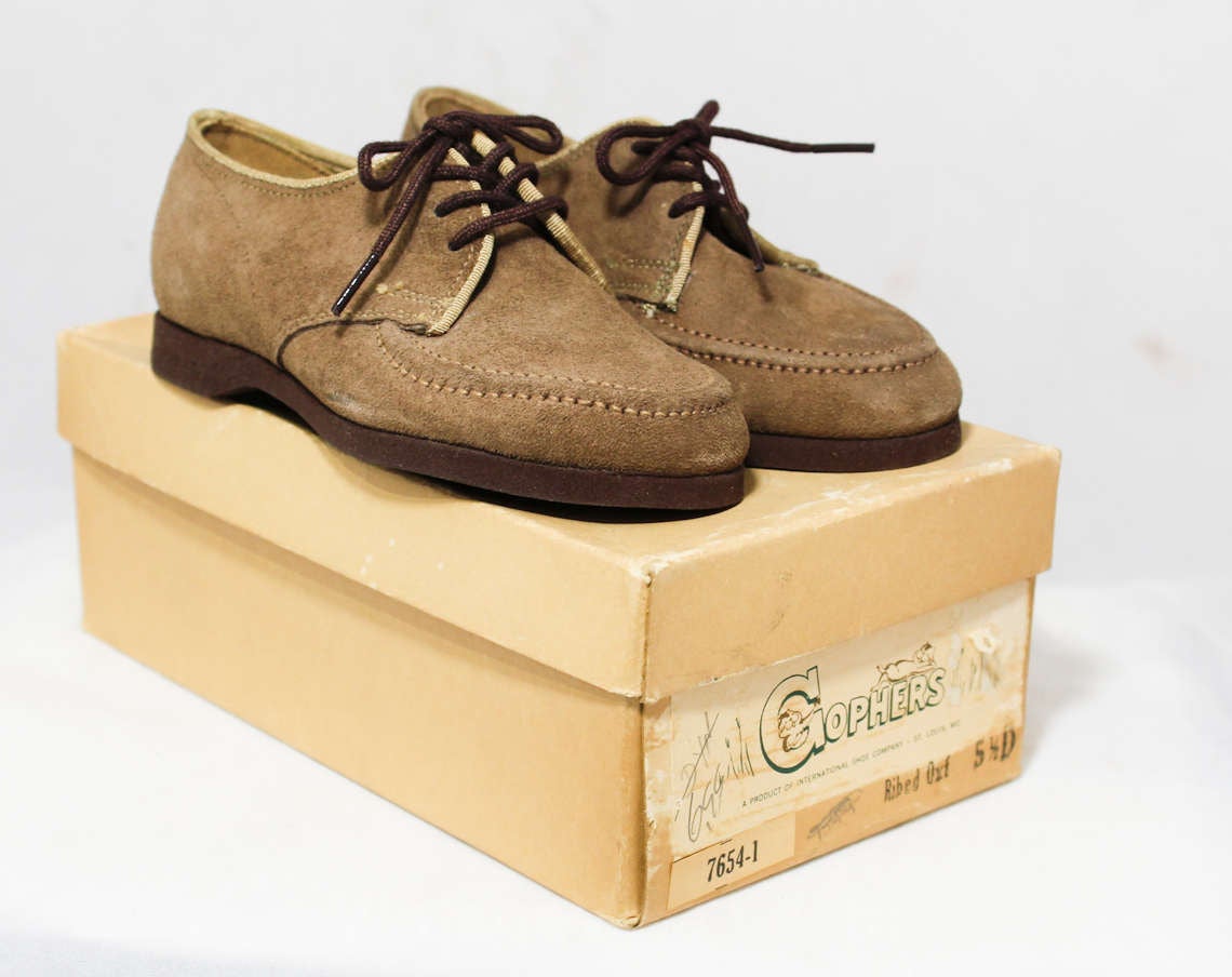 Size 5.5 Toddler Boys Shoes - Authentic 1960s Brown Suede Oxfords - Ch Vintage Vixen Clothing Size 5.5 Toddler Boys Shoes - Authentic 1960s Brown Suede Oxfords - Ch Vintage Vixen Clothing