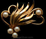 Elegant Sweethearts Pin in Gold & Faux Pearls - Goldtone Metal 1950s Brooch with Hearts - Nice Quality - Valentines - Gift Idea - 32905-1