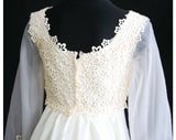 Size 10 Wedding Dress - Elegant 1970s Star Flower Lace Bridal Gown & Detachable Train - NWT Deadstock - Bust 35.5 - Waist 27.5 - 31827-1