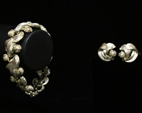 Lisner Bracelet & Earrings - 1950s - 1960s - Curving Leaves - Feathery Elegant Leaf and Woodland Nuts - Classic Gold Office Jewelry - 46048