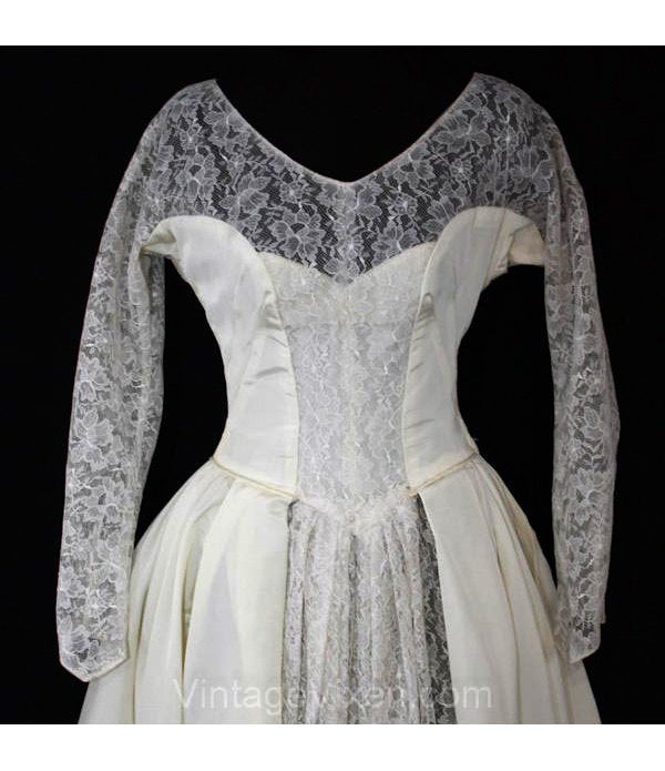 Size 4 Wedding Dress - 1950s Princess Inspired Taffeta & Lace Bridal G Vintage Vixen Clothing Size 4 Wedding Dress - 1950s Princess Inspired Taffeta & Lace Bridal G Vintage Vixen Clothing