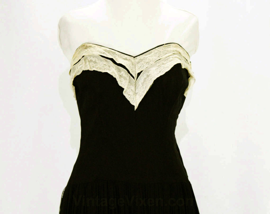 Size 000 Strapless Dress - 1940s Black Evening Gown - XXS Debutante - Vintage Vixen Clothing Size 000 Strapless Dress - 1940s Black Evening Gown - XXS Debutante - Vintage Vixen Clothing