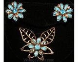 Femme Fille 1950s Blue Daisy Pin & Earrings - Summer Jewelry - Bright Turquoise with Goldtone Metal - 1950s Flowers Demi Parure - 32153-1