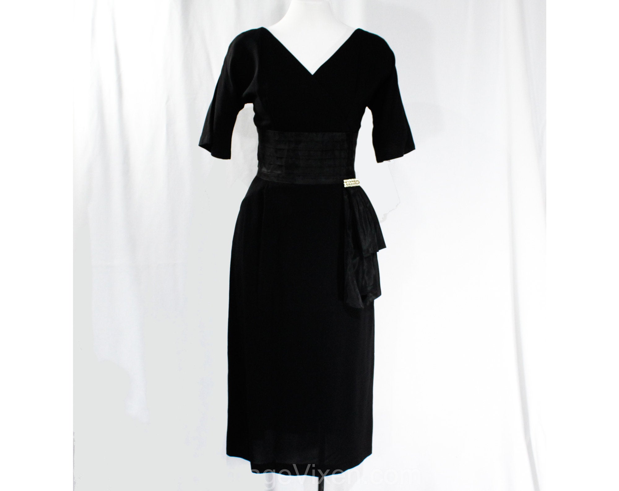 Size 6 Black 1950s Cocktail Dress - Small Marilyn Style 50s Fitted Cre Vintage Vixen Clothing Size 6 Black 1950s Cocktail Dress - Small Marilyn Style 50s Fitted Cre Vintage Vixen Clothing