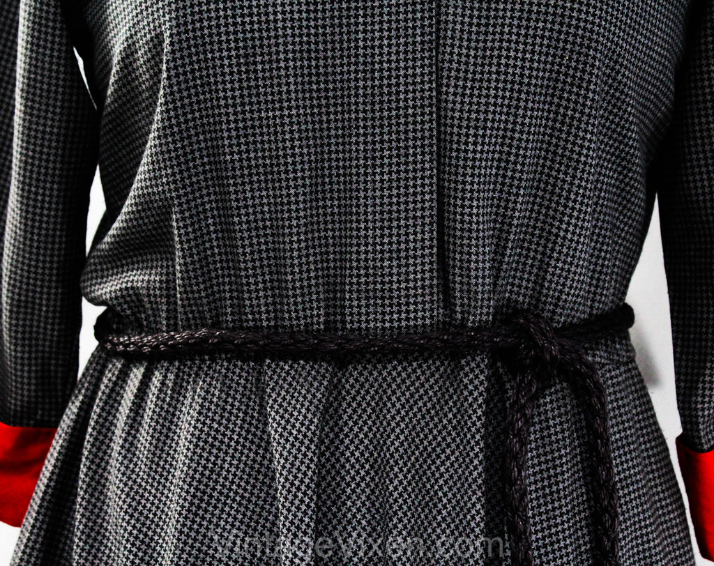 Size 10 Shirtwaist Dress - 1950s Inspired Gray Houndstooth Fit & Flare Vintage Vixen Clothing Size 10 Shirtwaist Dress - 1950s Inspired Gray Houndstooth Fit & Flare Vintage Vixen Clothing