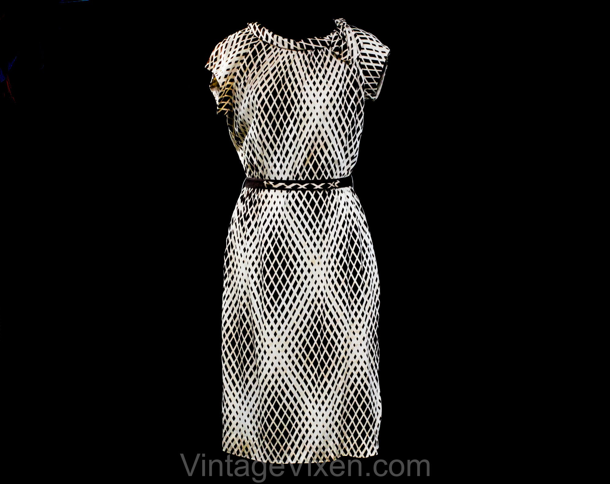 black and white sixties dress 50 Sensational Vintage 1960s Dresses