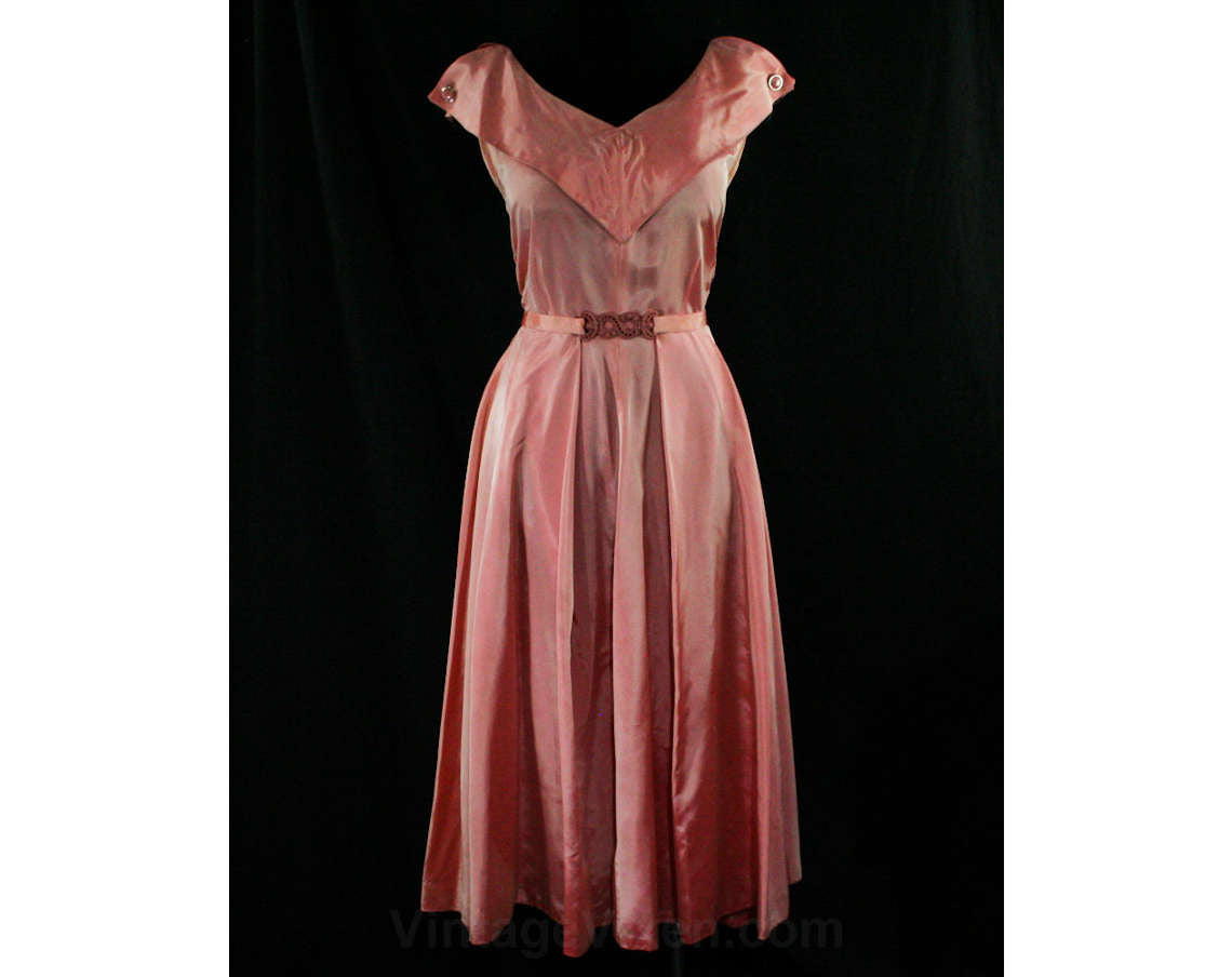 Size 10 Pink 1950s Cocktail Dress - Mauve & Silver Chameleon Taffeta S Vintage Vixen Clothing Size 10 Pink 1950s Cocktail Dress - Mauve & Silver Chameleon Taffeta S Vintage Vixen Clothing