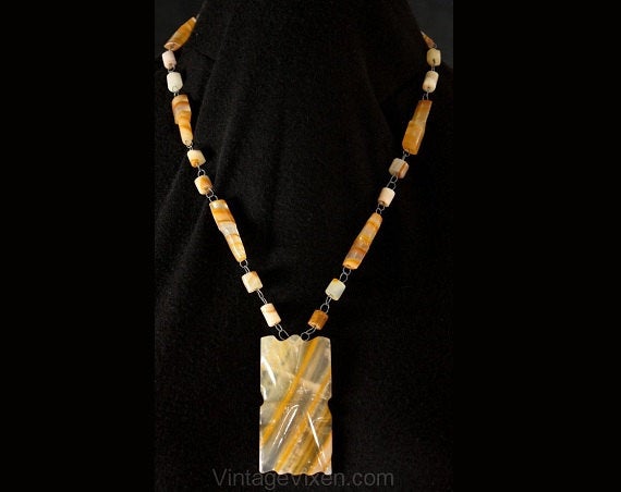 Hippie 1970s Tawny Striped Quartz Pendant Necklace - Orange Amber Beige Stone - 70s Artisan Look - South American Style - Primitive - 35665
