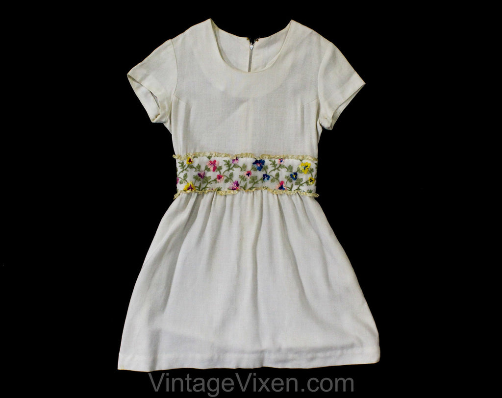 Size 8 10 Girls Summer Dress - 1960s Short Sleeved White Linen Look with Colorful Embroidered Pansy Flowers - Childrens 60s - Bust 29.5
