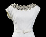 Size 10 1950s White Dress - Petite Early 50s Linen Look Rayon Summer Sheath with Belt - Antique Style Floral Lace Scoop Neck - Waist 29