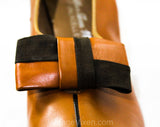 Size 5 Brown 1940s Shoes - Unworn 40s Secretary Style Caramel Tan Leather Pumps - 5 AA Deadstock - Fall Autumn - Swing Era Two Tone Bow