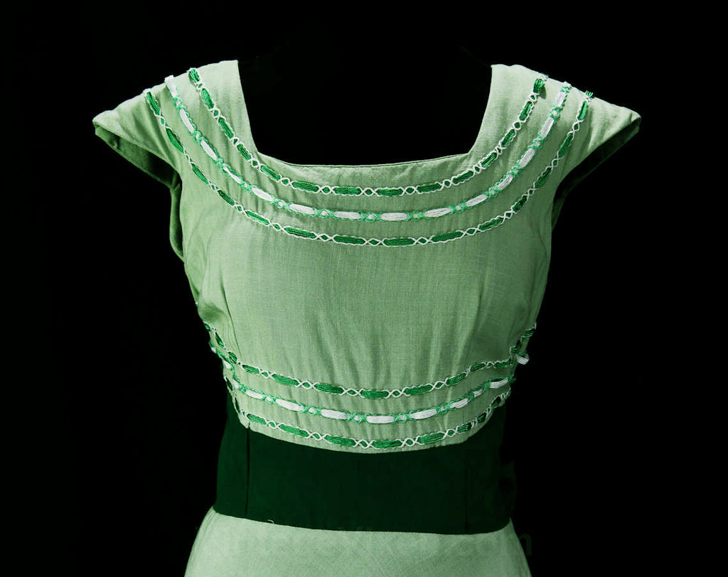 Size 10 Green 50s Dress - Rockabilly Chic 1950s Pistachio Faux Linen - Vintage Vixen Clothing Size 10 Green 50s Dress - Rockabilly Chic 1950s Pistachio Faux Linen - Vintage Vixen Clothing