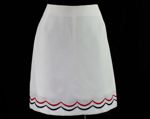 Size 10 Mod Mini Skirt - White Pique & Scalloped Embroidery - 60s Summer Sport Casual - Red Navy Blue Medium Preppy Deadstock - Waist 29