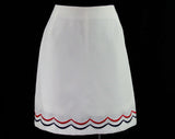 Size 10 Mod Mini Skirt - White Pique & Scalloped Embroidery - 60s Summer Sport Casual - Red Navy Blue Medium Preppy Deadstock - Waist 28