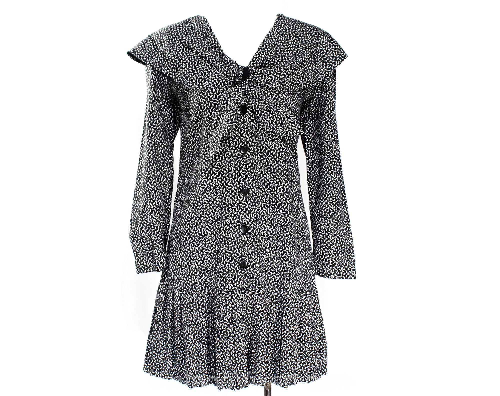 Size 6 1990s Mini Dress - Small 90s Flapper Inspired Sheath - Long Sle Vintage Vixen Clothing Size 6 1990s Mini Dress - Small 90s Flapper Inspired Sheath - Long Sle Vintage Vixen Clothing