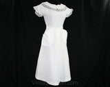 XS 1940s White Summer Dress - Size 2 Cotton & Lace Charming Post WWII Era Frock - Girl Next Door - Short Sleeve - Bust 33.5 Waist 24 - 41635