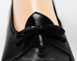 Size 9.5 Shoes - Unworn 40s 50s Black Leather Peep Toes with Elegant Chevron Cutwork - 9 1/2 AA Narrow Heels - Deco Style NOS Deadstock