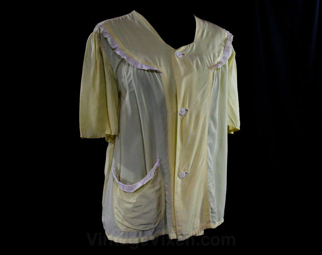 Size XL 1940s Yellow Rayon Bed Jacket with Eyelet Lace - Plus Size 40s Smock Shirt - Pajama Top - Short Sleeved Cottage Chic - Bust 46