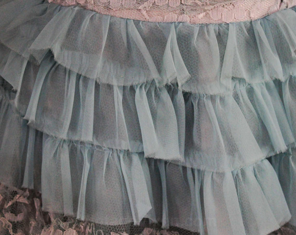 Size 8 1950s Prom Dress - Lilac Lace & Blue Organza Strapless Formal - Vintage Vixen Clothing Size 8 1950s Prom Dress - Lilac Lace & Blue Organza Strapless Formal - Vintage Vixen Clothing
