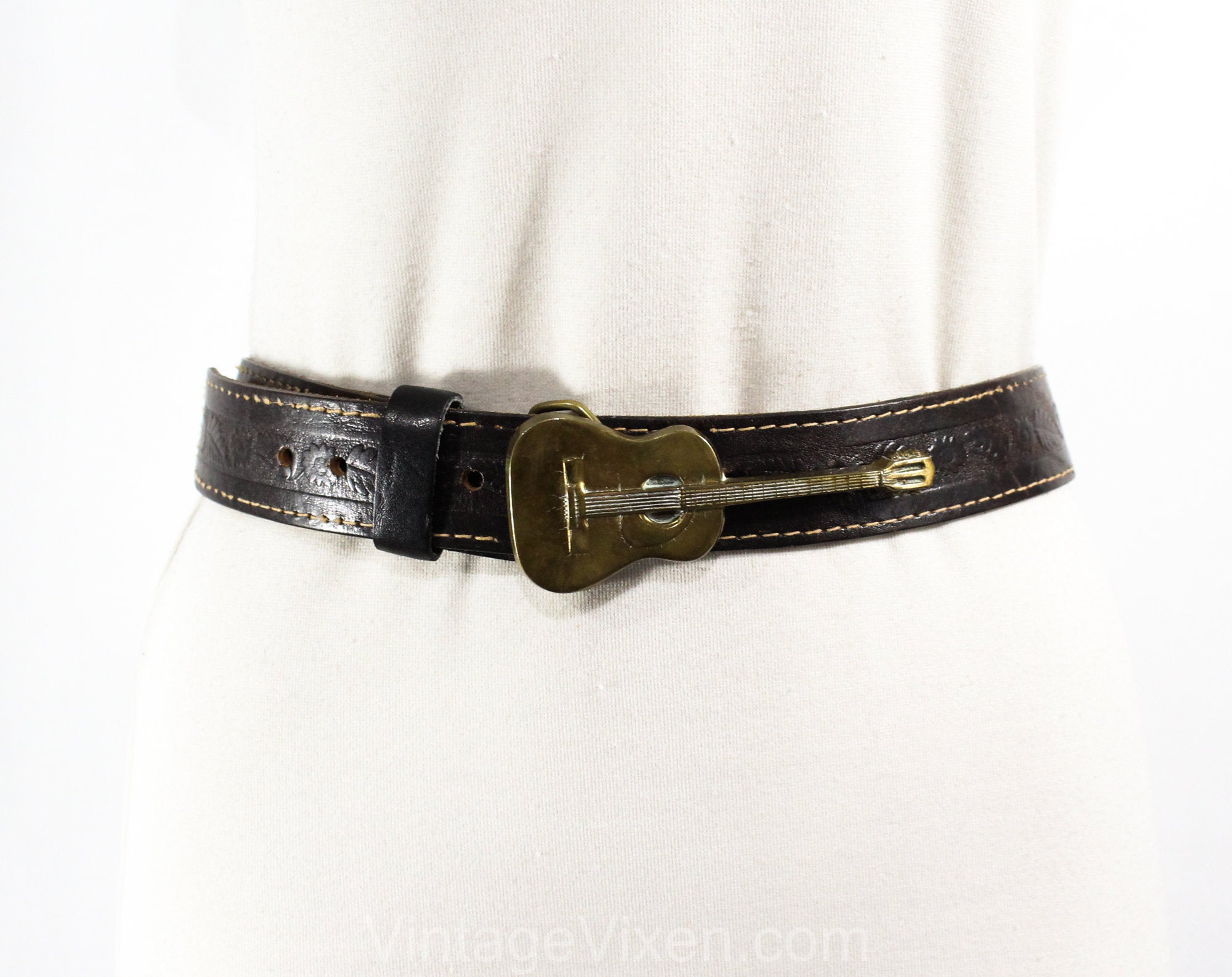 Vintage brown leather belt w/ gold buckle