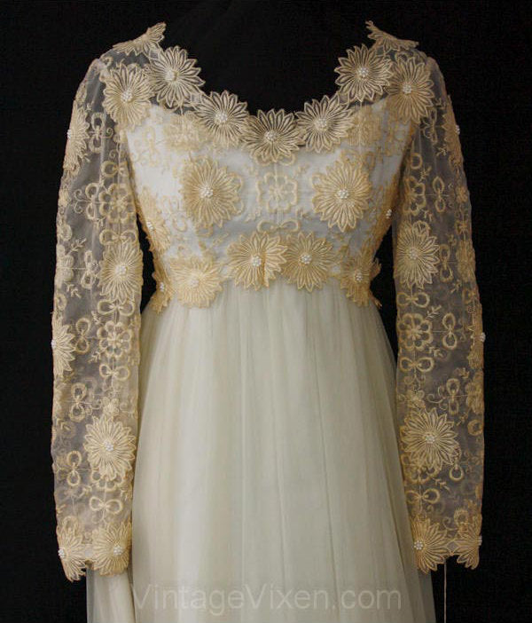 Size 4 Wedding Dress - Angelic Early 60s Daisy Lace Empire Bridal Gown Vintage Vixen Clothing Size 4 Wedding Dress - Angelic Early 60s Daisy Lace Empire Bridal Gown Vintage Vixen Clothing