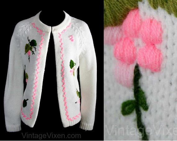 Size 8 Spring Cardigan - Cute 60s Pink Berries Sweater - Pink & White Acrylic Embroidered Knit - Made in Korea - Bust 35 - Waist 31 - 38117