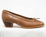 Size 7 1/2 M Leather Shoes - Beautiful Quality Pumps - Fine Toffee Brown Leather - Brass Studs & Bow -Stacked Wood Heels -Deadstock -43240-1