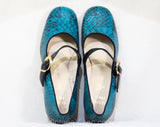 Size 6 Turquoise Shoes - Mod 1960s Faux Snake Skin Pumps with Navy Blue Strap - Terrific Teal Snakeskin Vinyl - 6B - 60s NOS Deadstock