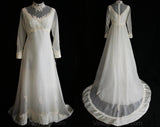 Size 10 Bridal Gown - Beautiful Victorian Style Wedding Dress with Feathery Lace & Satin Trim - Medium - Mint Condition - Bust 35.5 -34157-1