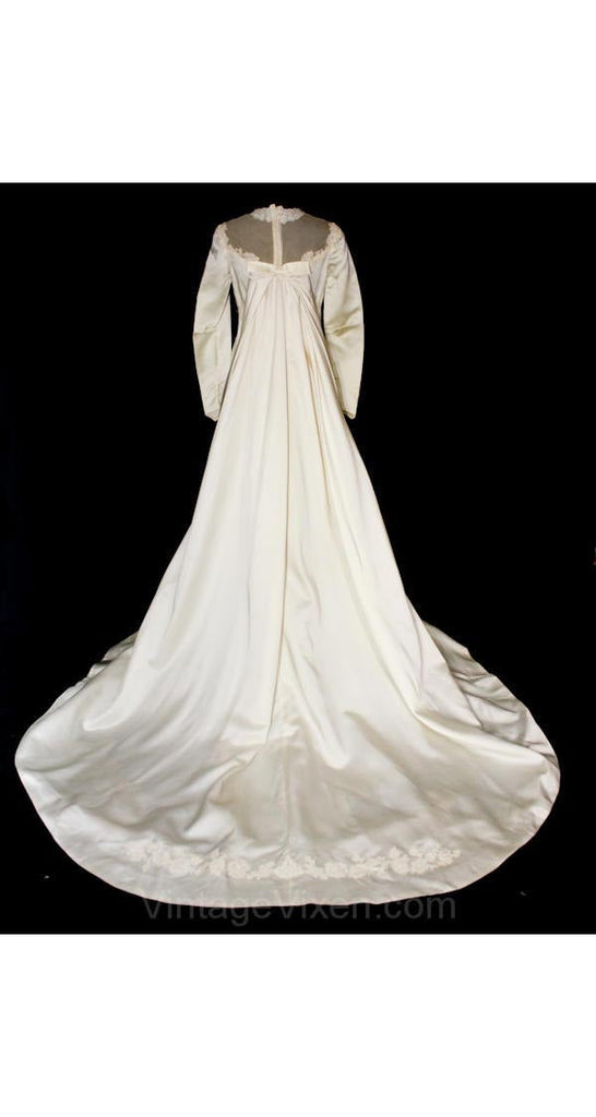 Size 6 Wedding Dress - 1960s Scalloped Lace Empire Gown & Train with D Vintage Vixen Clothing Size 6 Wedding Dress - 1960s Scalloped Lace Empire Gown & Train with D Vintage Vixen Clothing