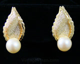 So 60s Daisy Pin & Earrings - 1960s Chic - Secretary Style - Five Petals Gold Color Metal - Faux Pearls - Mint Condition - Deadstock - 42462