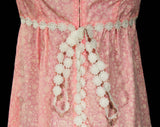 Size 8 Lilly Style Sun Dress - 1960s Sleeveless Empire Waist Summer Gown with Daisy Lace - Pretty Pink & White 60s Floral Cotton - Bust 35