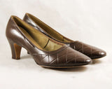 Never Worn Size 9 1960s Shoes - Beautiful Cocoa Brown Leather Pumps - Quilted Top Stitching - 2.5 Inch Heel - 60s Deadstock - 9AA - 47689-1