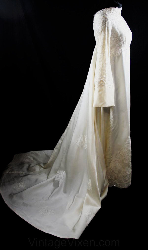 Size 6 Wedding Dress - Elegant Ivory Satin & Fine Lace Bridal Gown wit Vintage Vixen Clothing Size 6 Wedding Dress - Elegant Ivory Satin & Fine Lace Bridal Gown wit Vintage Vixen Clothing