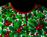 Size 14 Christmas Smock Apron - Red & Green Holly Berries Novelty Print - Large 60s Sleeveless Casual Kitchen Top - NOS Deadstock - Bust 44