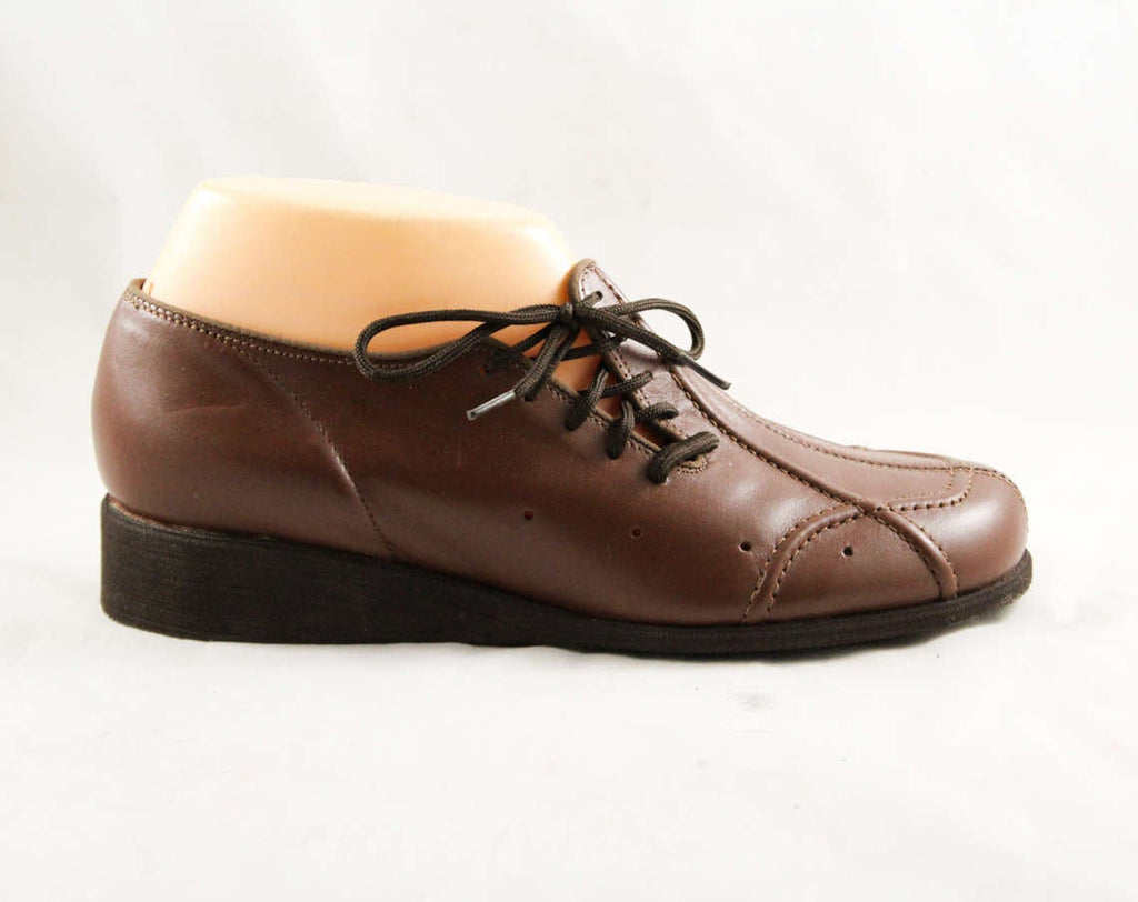 Size 7.5 Sneaker - Quality 70s Brown Leather Sneakers - Deadstock 1970s Shoes - Fall - Retro Asymmetric Lace Up - 7 1/2 W Wide - 47688-1